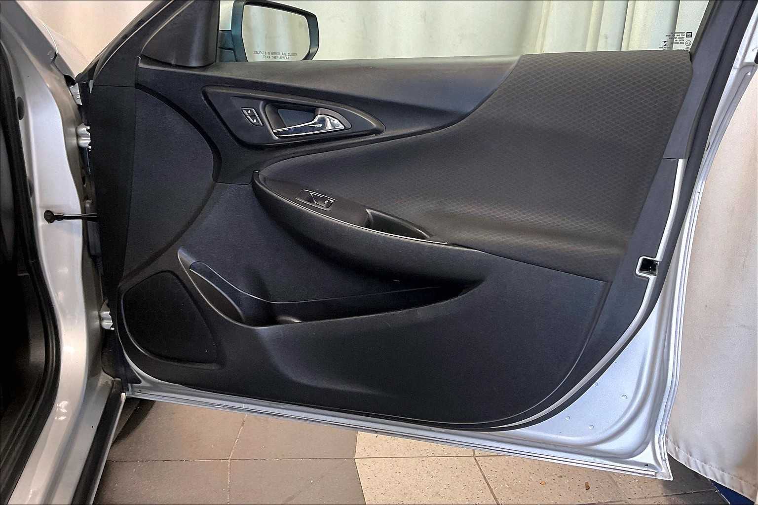 2022 Chevrolet Malibu LT - Photo 12