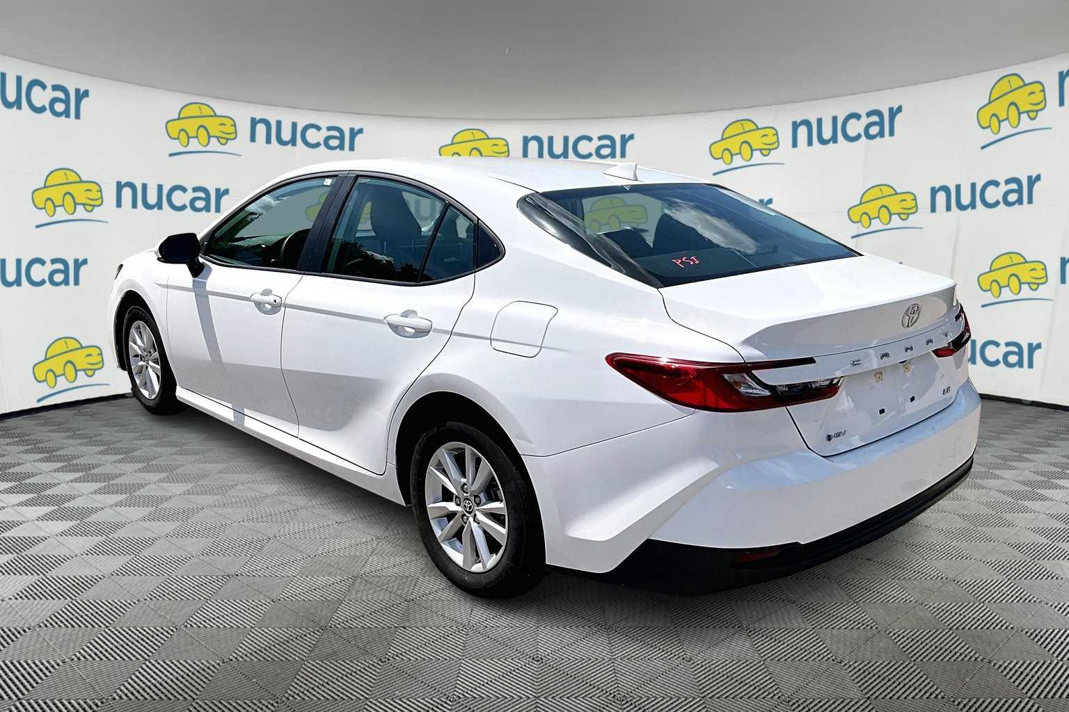 2025 Toyota Camry LE - Photo 3