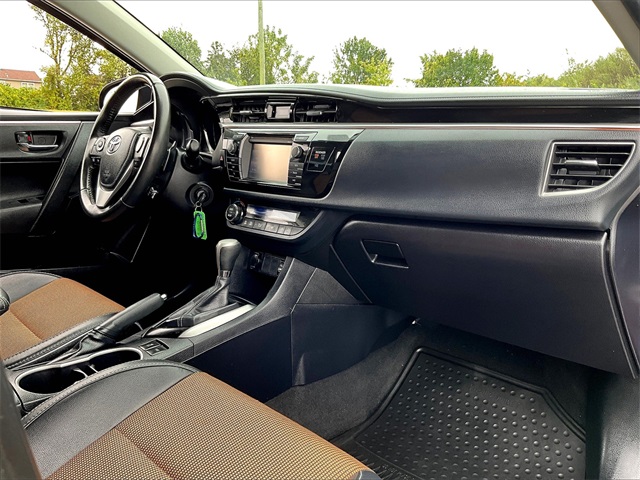 2016 Toyota Corolla S Plus - Photo 12