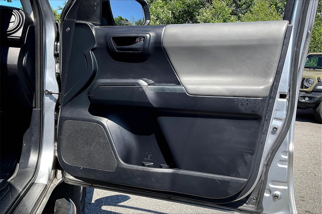 2018 Toyota Tacoma SR - Photo 11