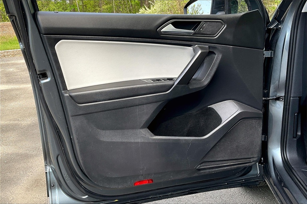 2021 Volkswagen Tiguan 2.0T SE - Photo 9