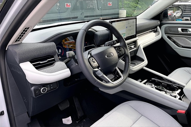 2025 Ford Explorer Platinum - Photo 7