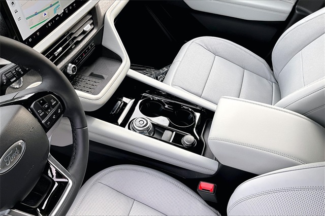 2025 Ford Explorer Platinum - Photo 9