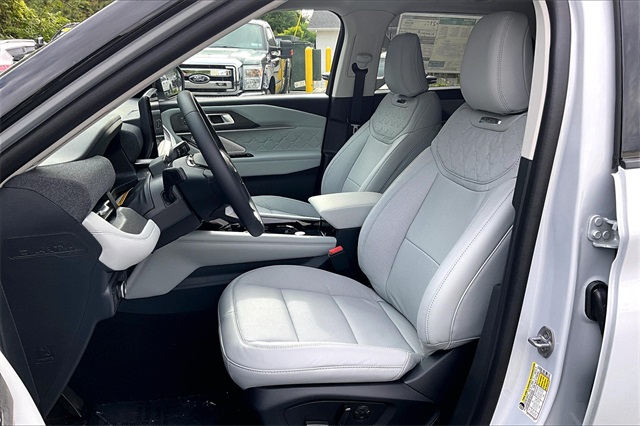 2025 Ford Explorer Platinum - Photo 10