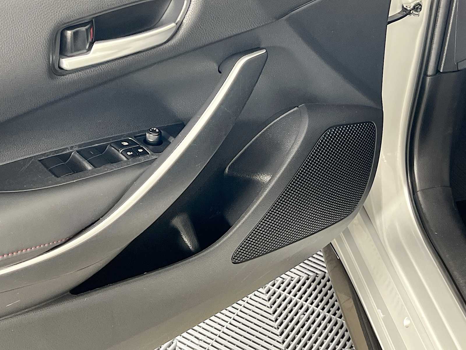 2024 Toyota Corolla SE - Photo 17