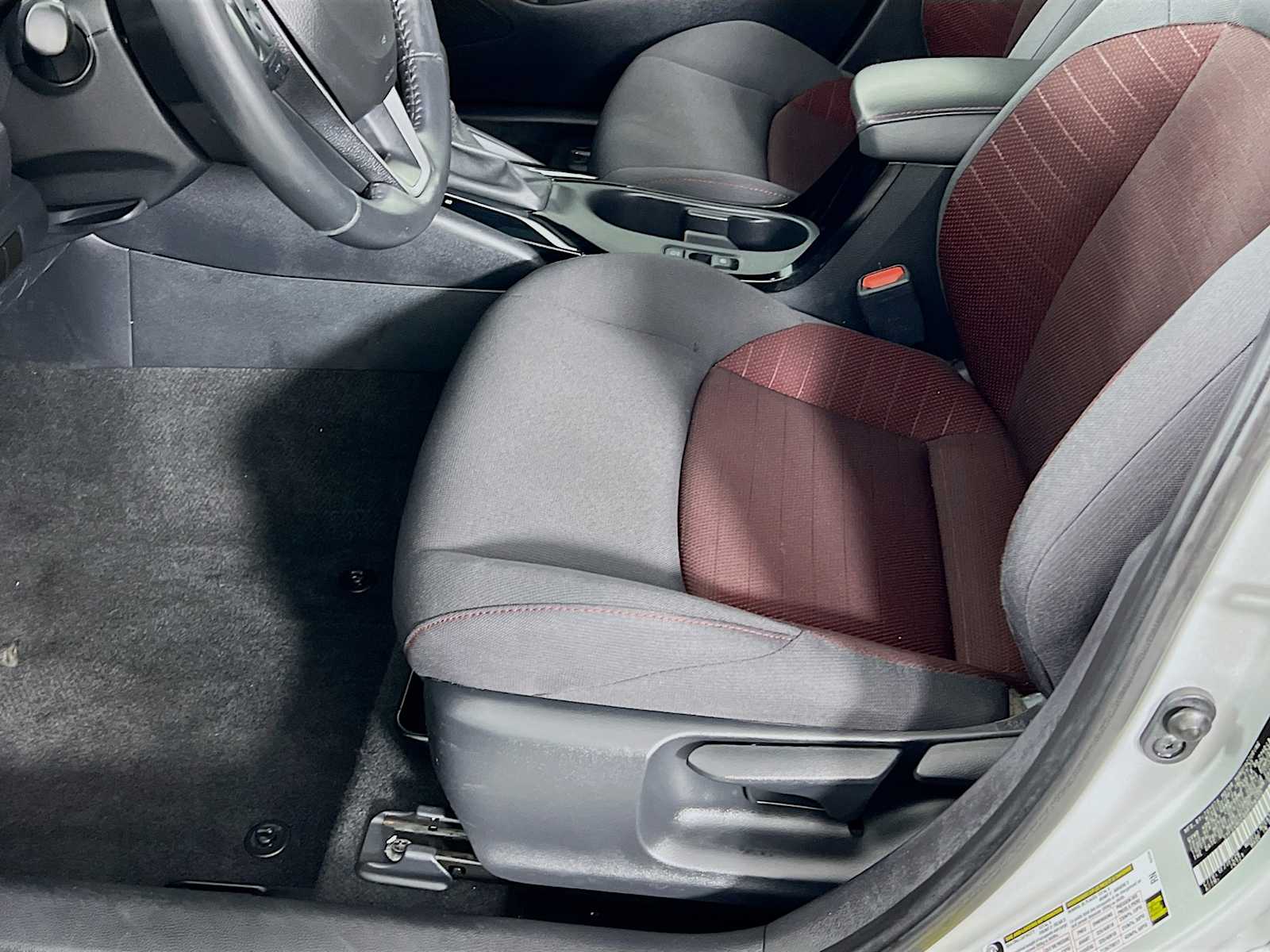 2024 Toyota Corolla SE - Photo 18