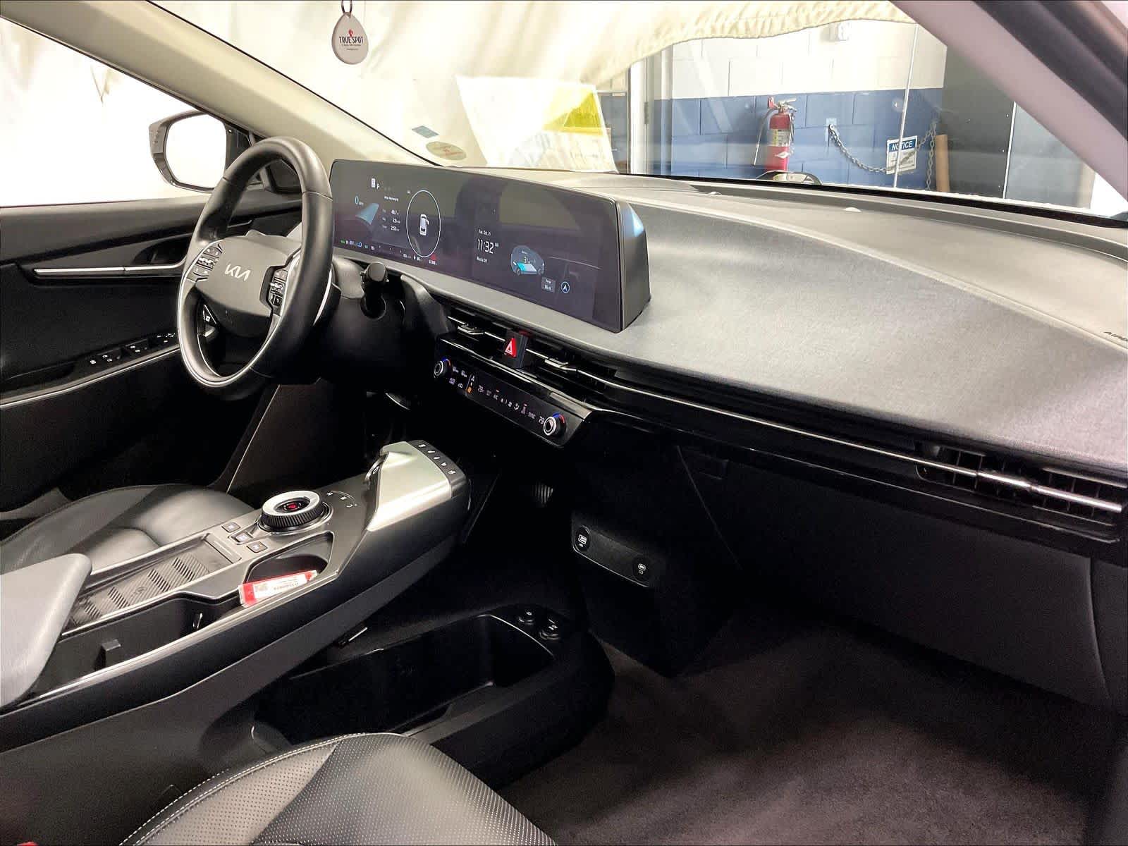 2022 Kia EV6 Wind - Photo 14