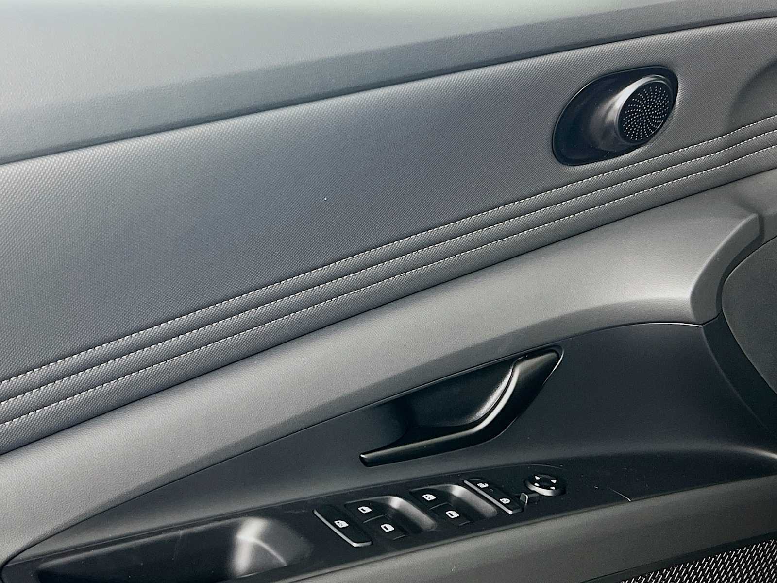 2025 Hyundai Elantra Hybrid SEL Sport - Photo 16