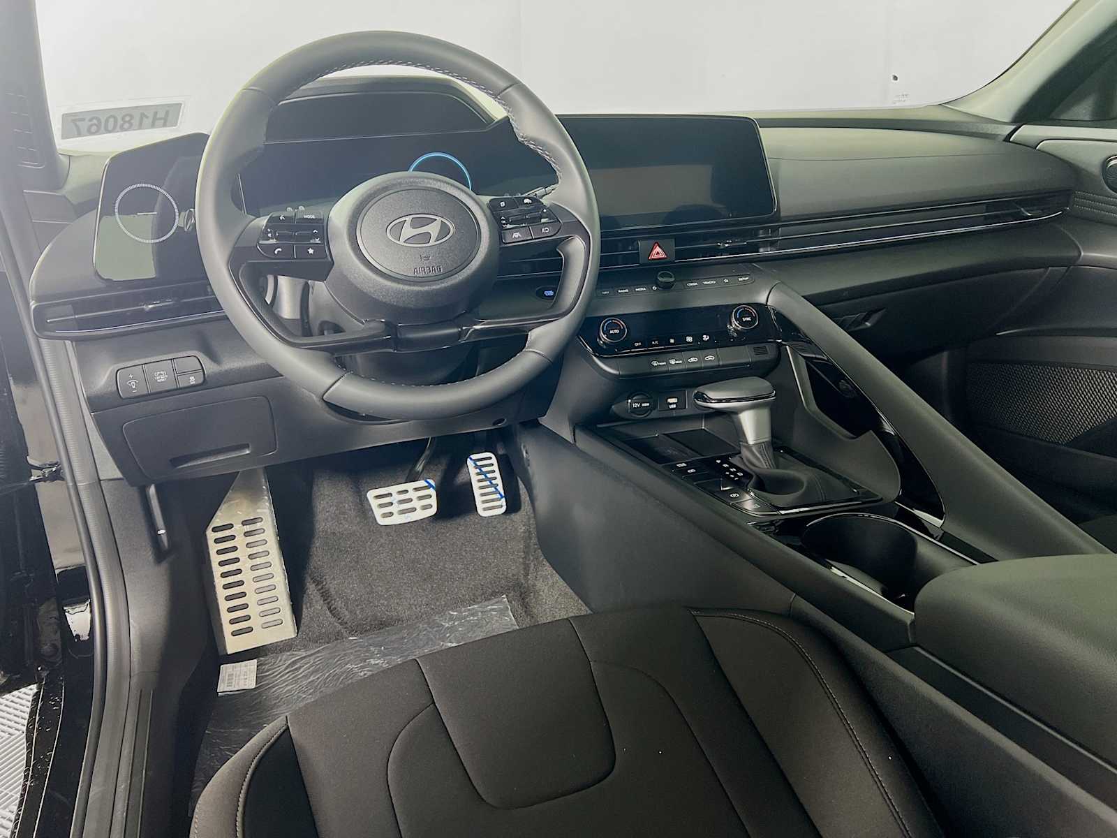 2025 Hyundai Elantra Hybrid SEL Sport - Photo 6