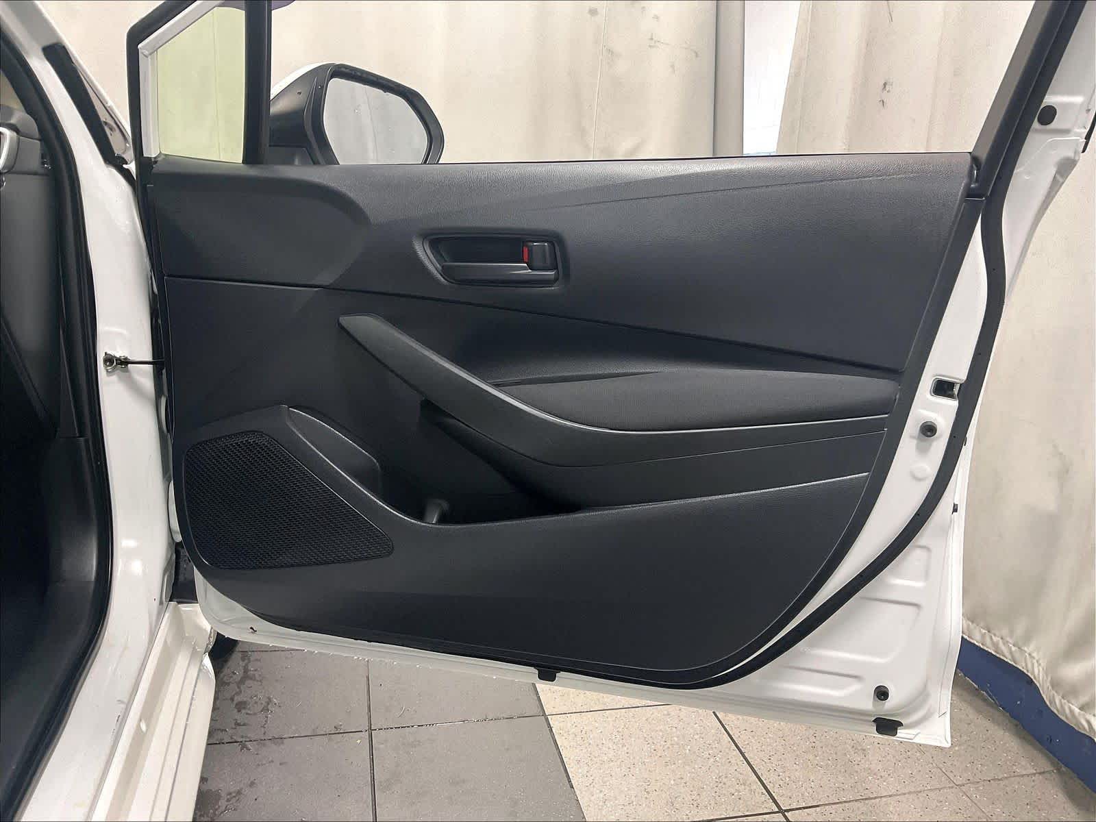 2022 Toyota Corolla LE - Photo 12