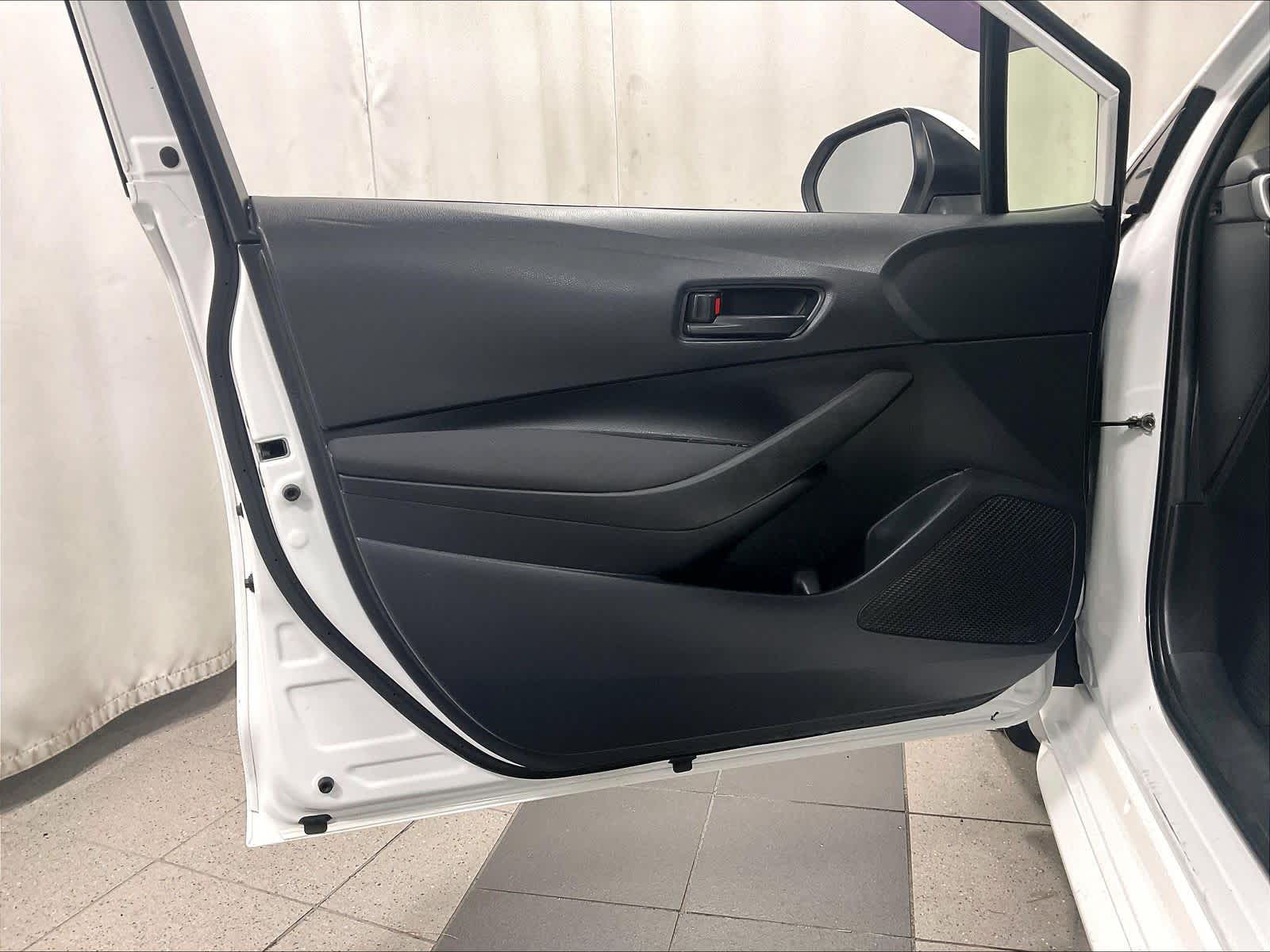 2022 Toyota Corolla LE - Photo 9