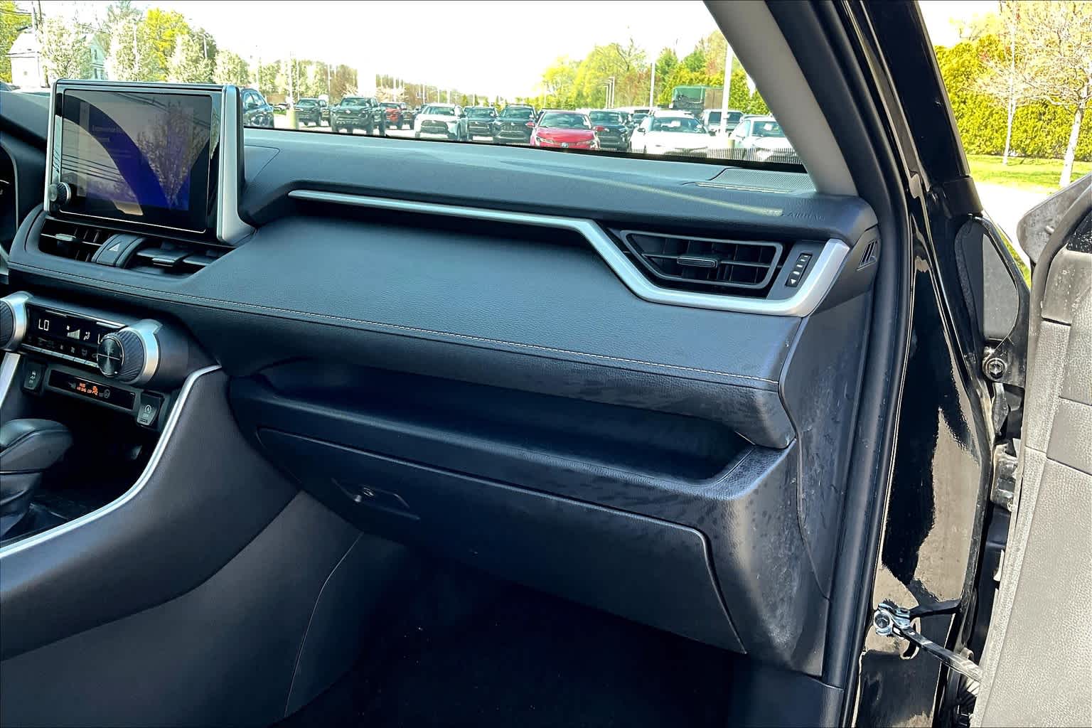 2024 Toyota RAV4 XLE - Photo 13