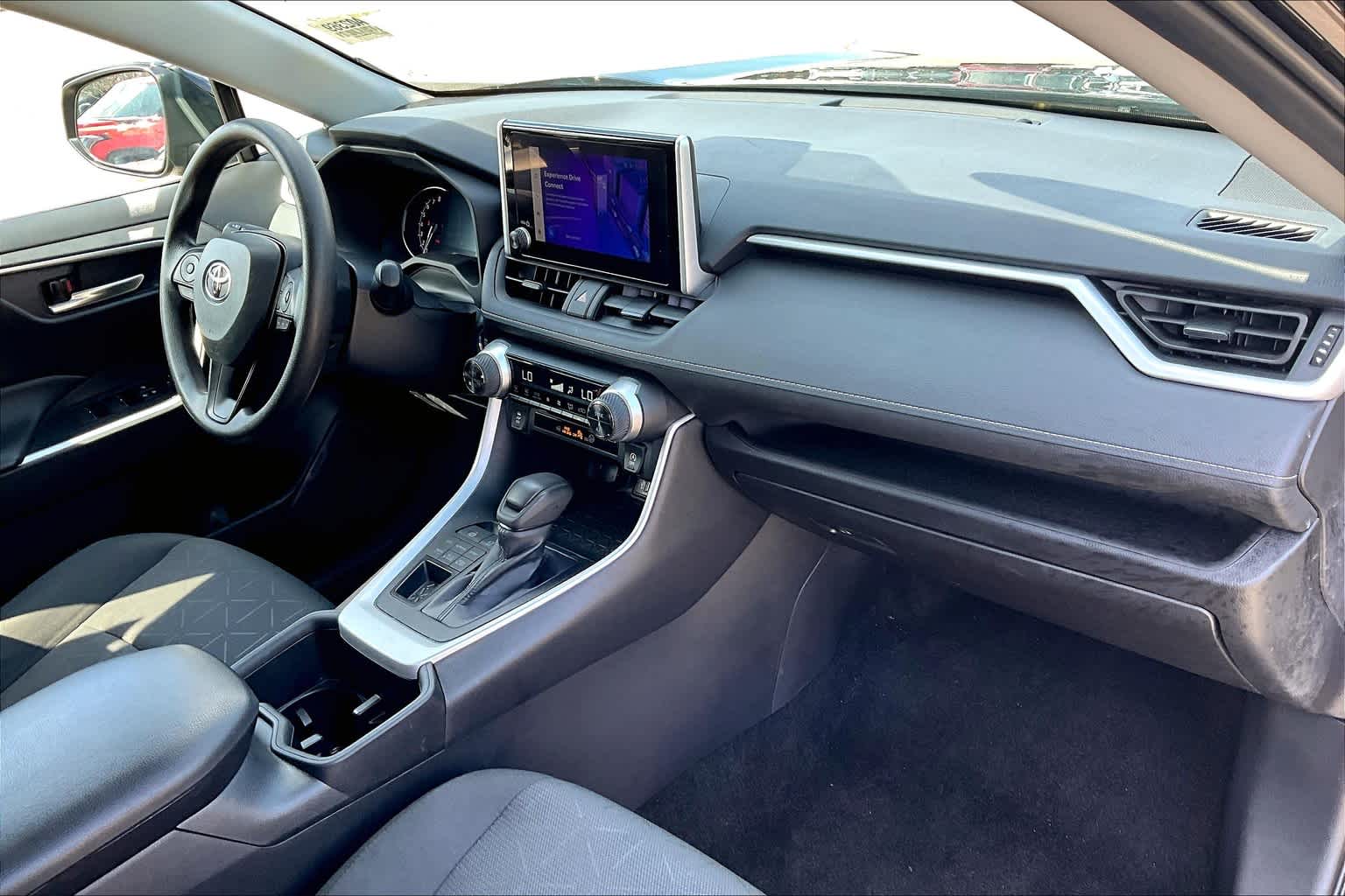 2024 Toyota RAV4 XLE - Photo 14