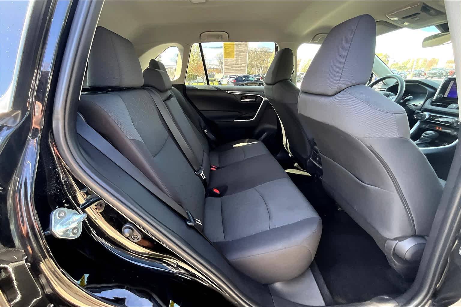 2024 Toyota RAV4 XLE - Photo 16