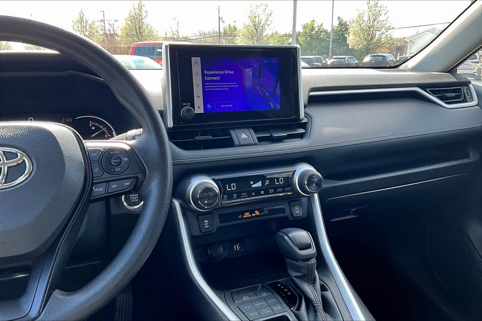2024 Toyota RAV4 XLE - Photo 18