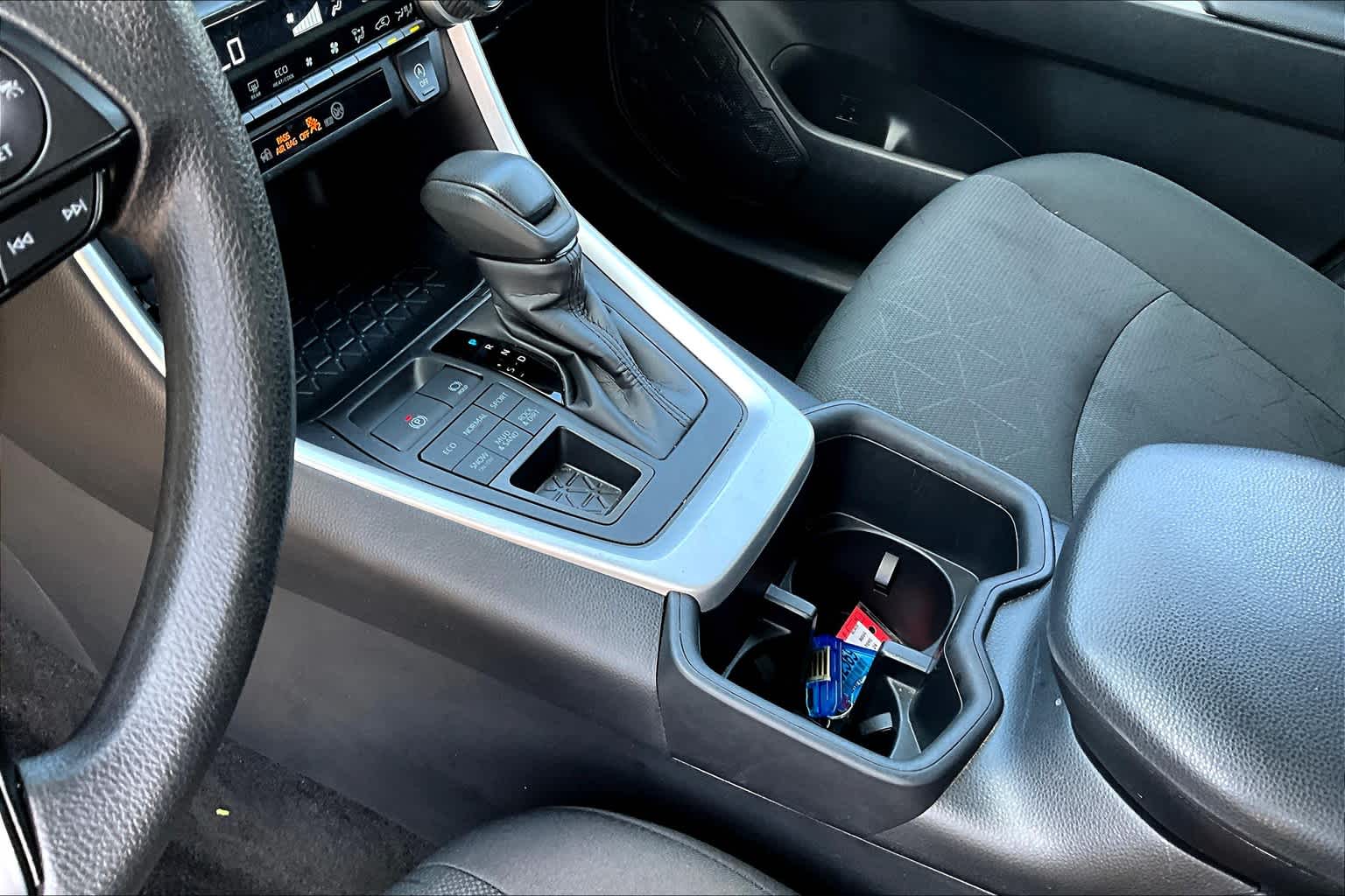 2024 Toyota RAV4 XLE - Photo 20