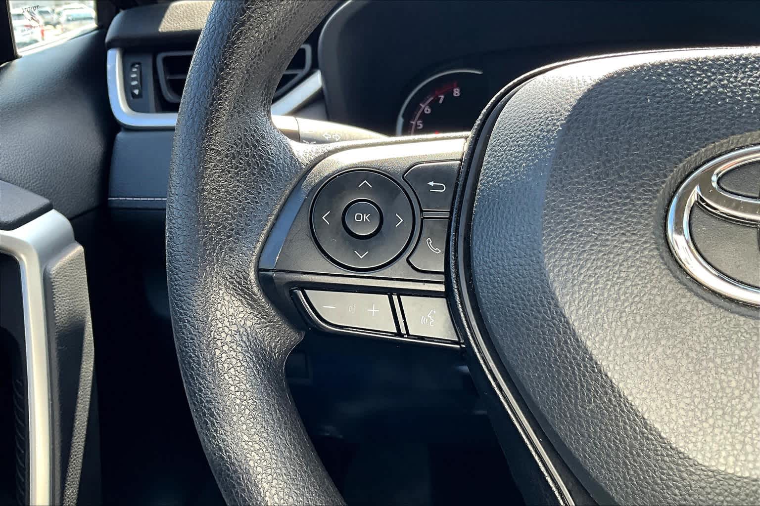2024 Toyota RAV4 XLE - Photo 23