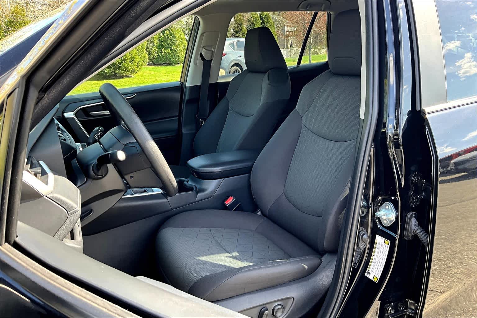 2024 Toyota RAV4 XLE - Photo 10