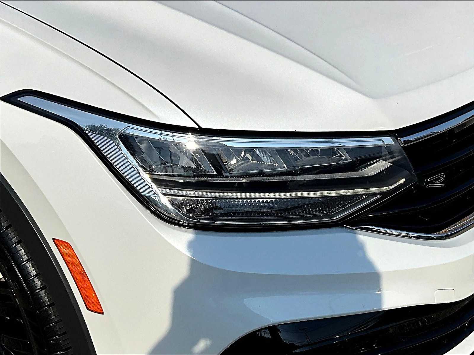 2022 Volkswagen Tiguan SE R-Line Black - Photo 32