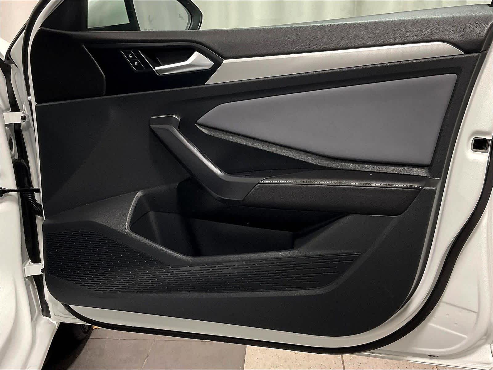 2025 Volkswagen Jetta SE - Photo 12