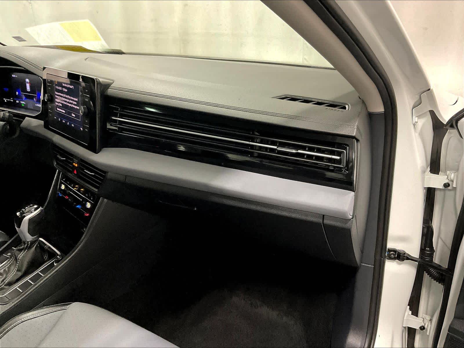 2025 Volkswagen Jetta SE - Photo 13