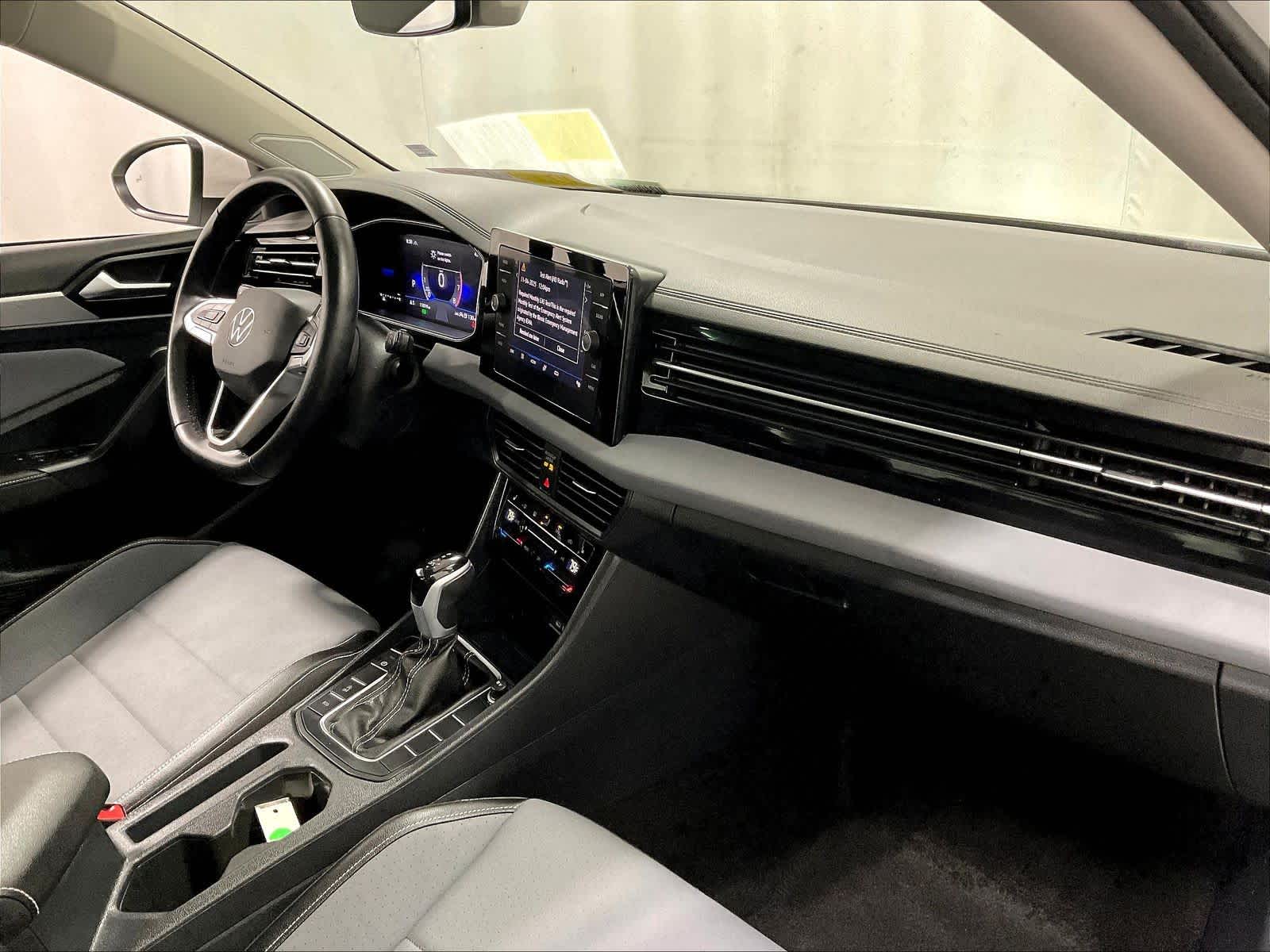 2025 Volkswagen Jetta SE - Photo 14