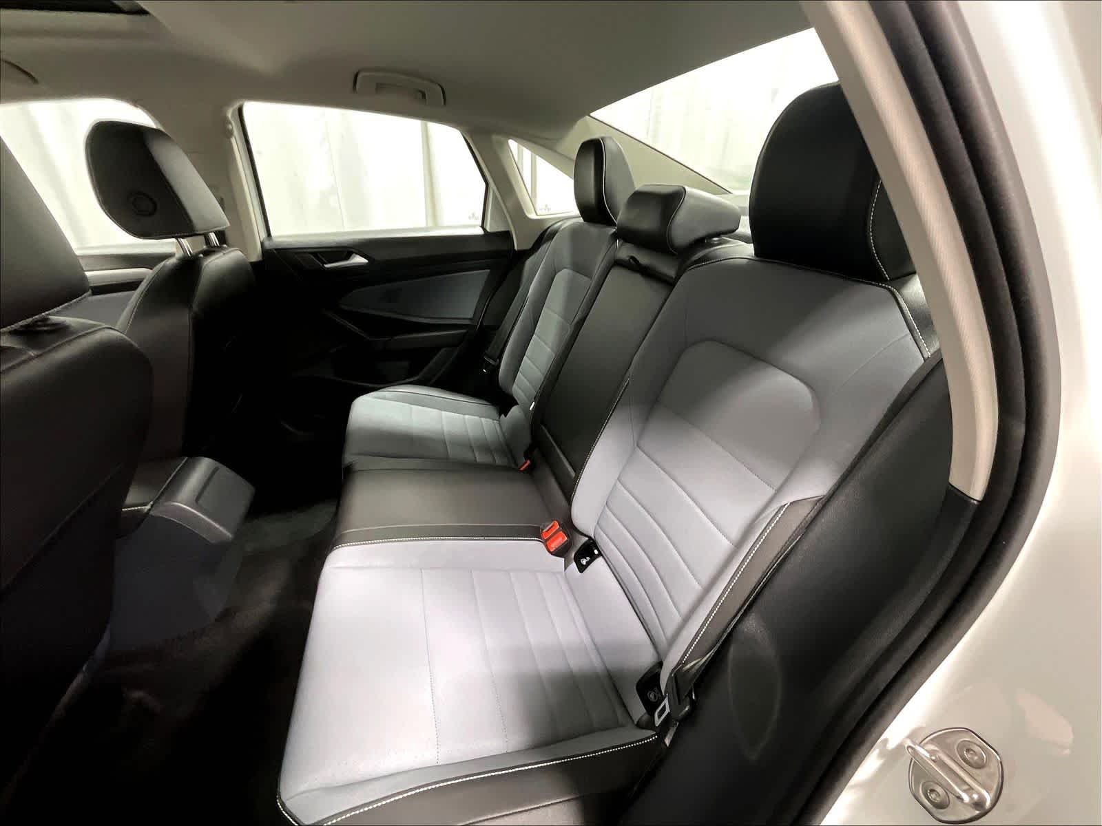 2025 Volkswagen Jetta SE - Photo 15