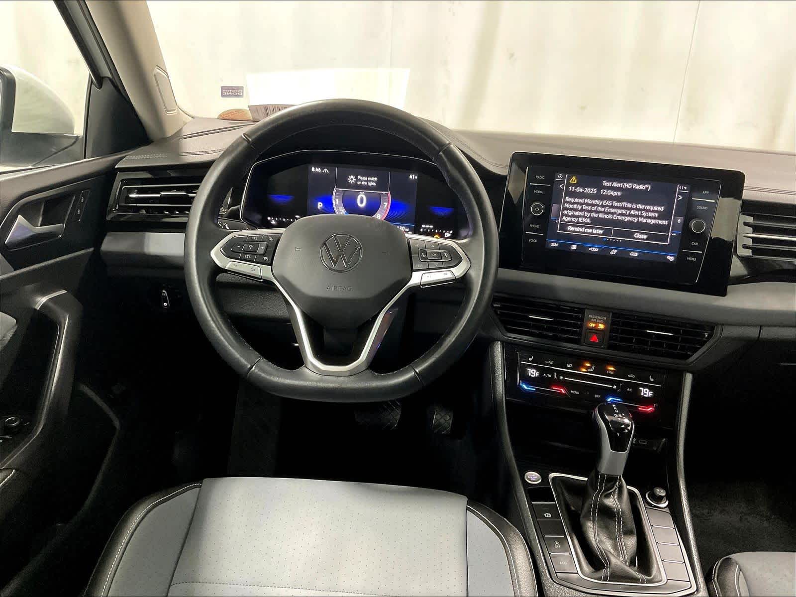 2025 Volkswagen Jetta SE - Photo 17