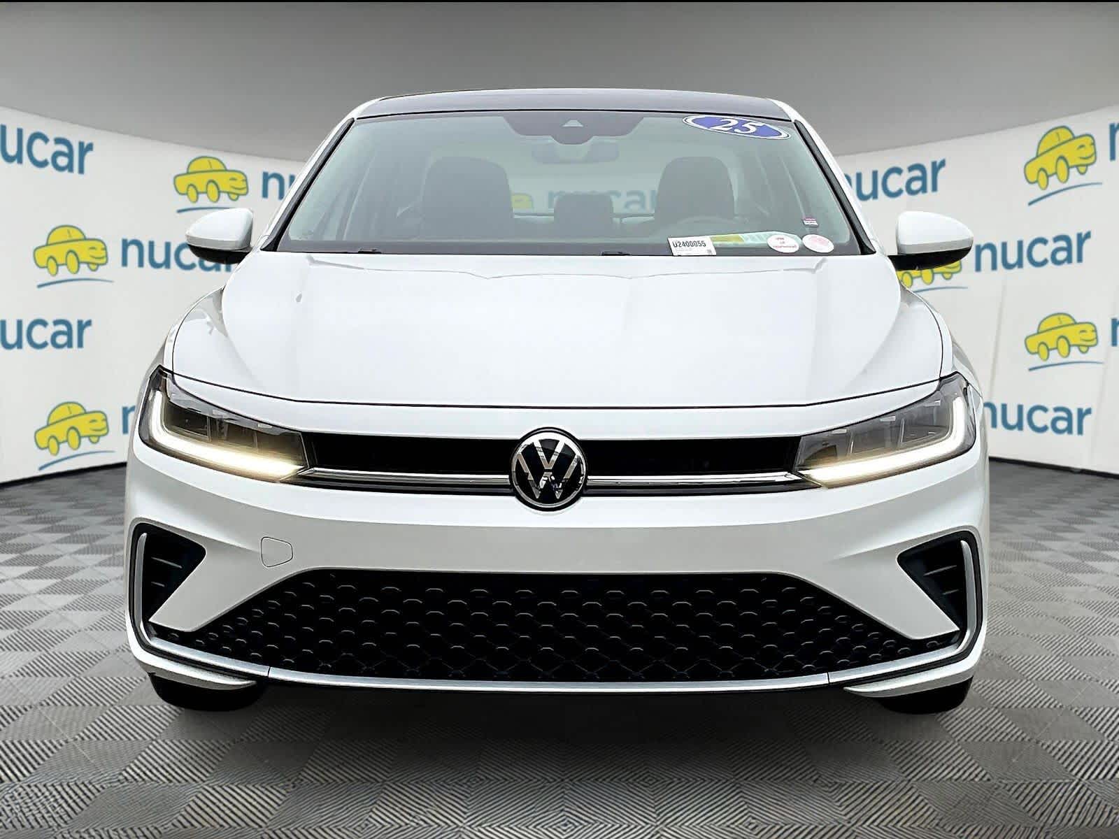 2025 Volkswagen Jetta SE - Photo 2