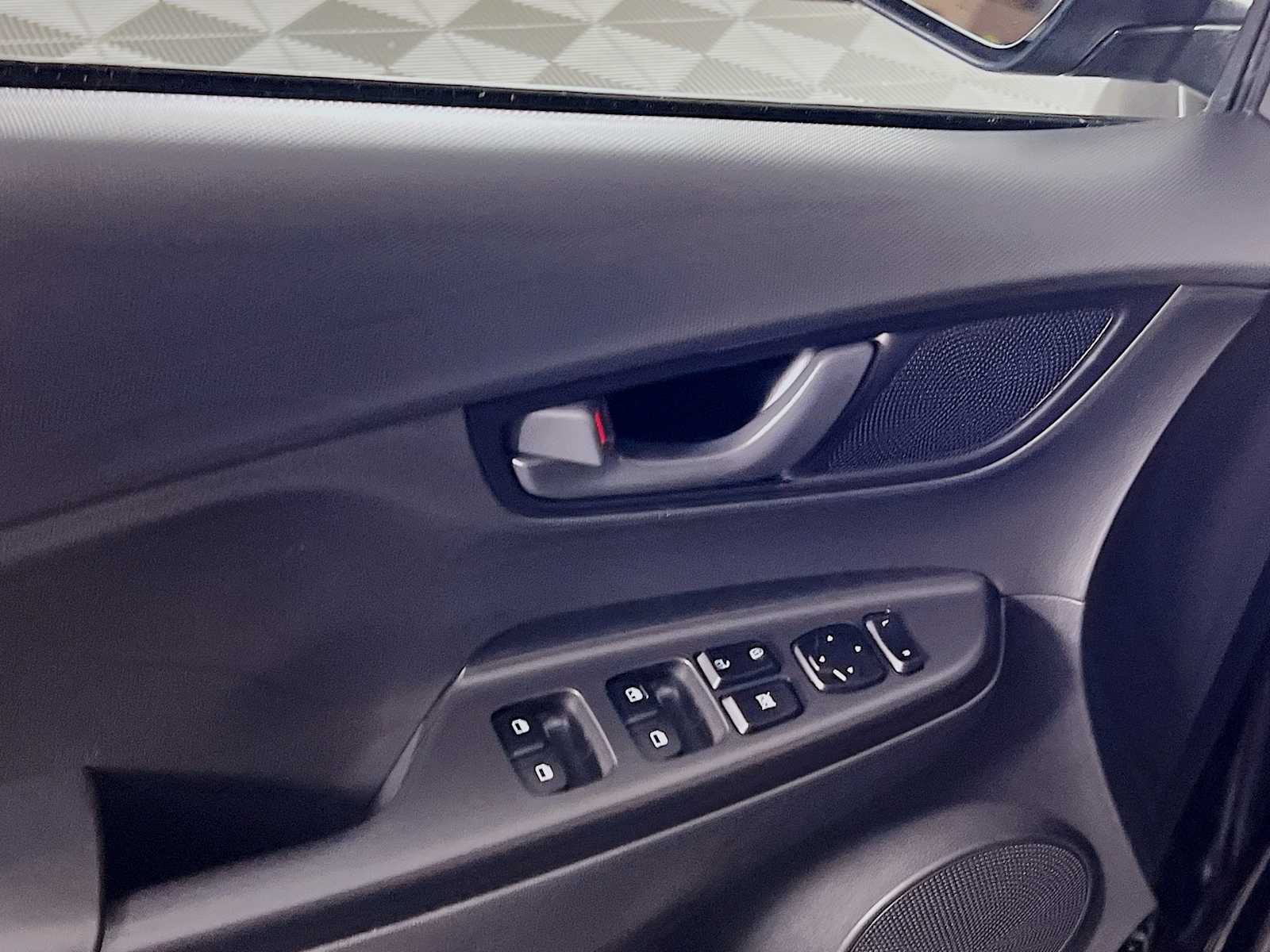 2023 Hyundai Kona SE - Photo 17