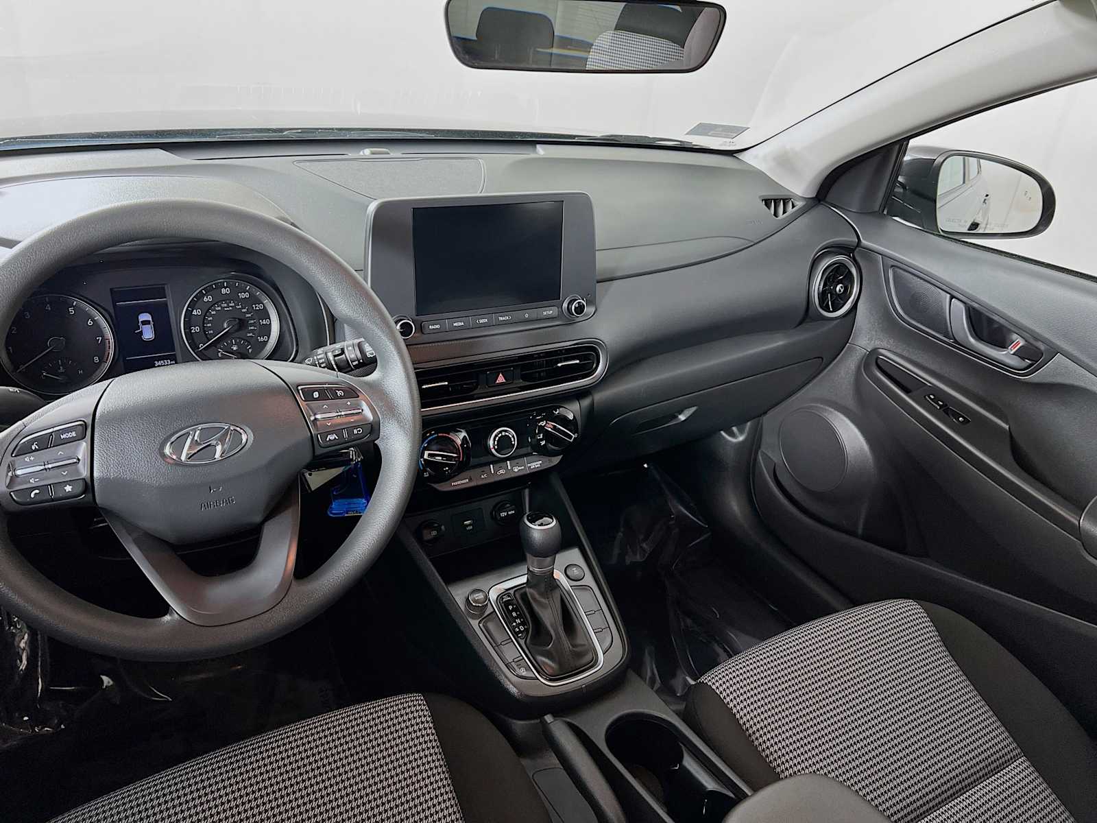2023 Hyundai Kona SE - Photo 22