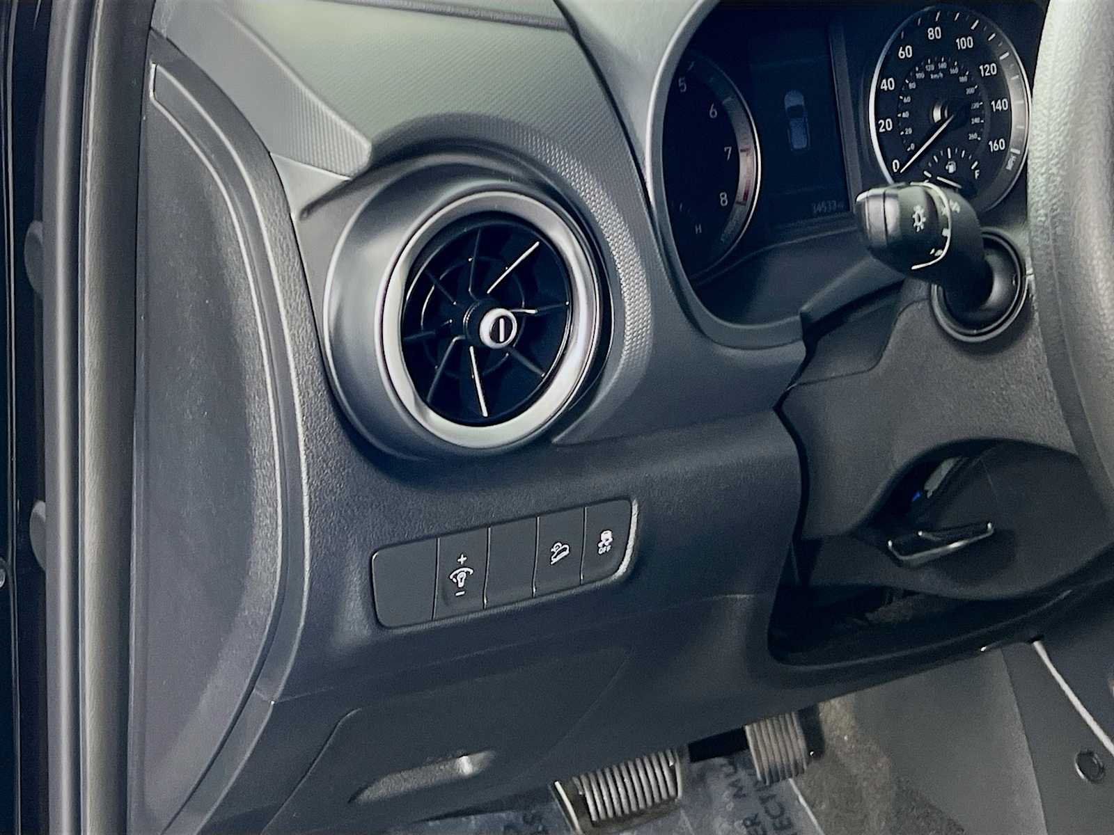 2023 Hyundai Kona SE - Photo 10