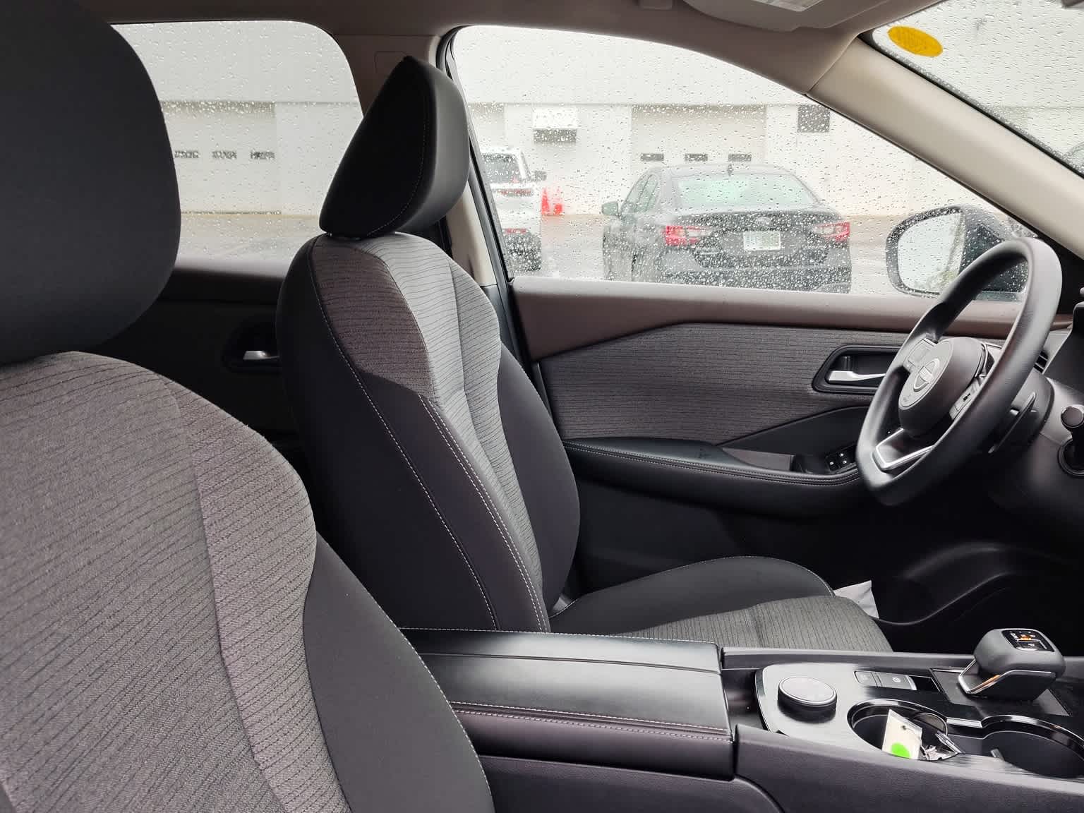 2022 Nissan Rogue SV - Photo 11