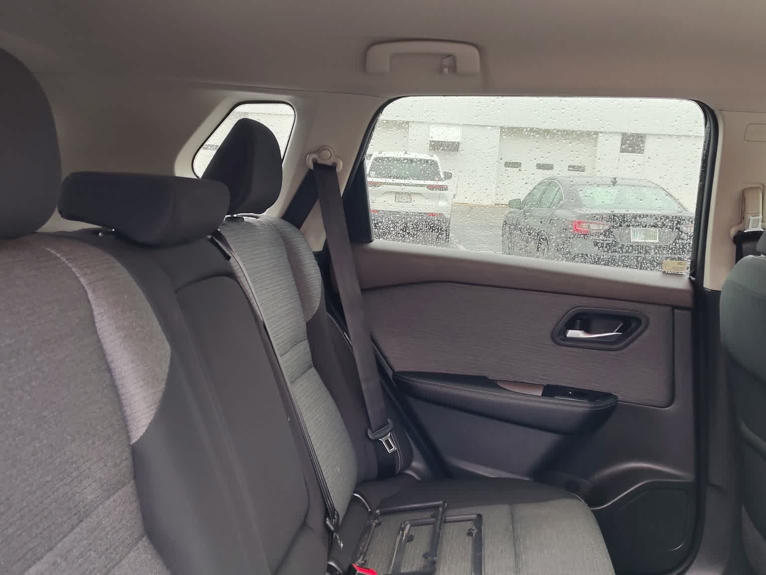 2022 Nissan Rogue SV - Photo 13