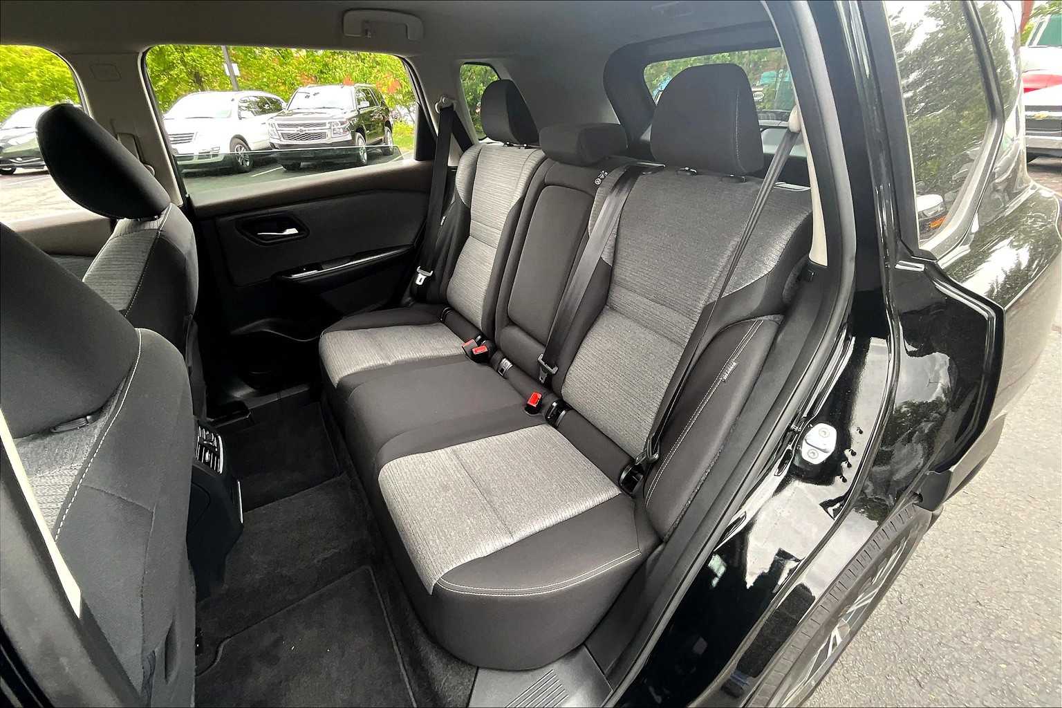 2022 Nissan Rogue SV - Photo 14
