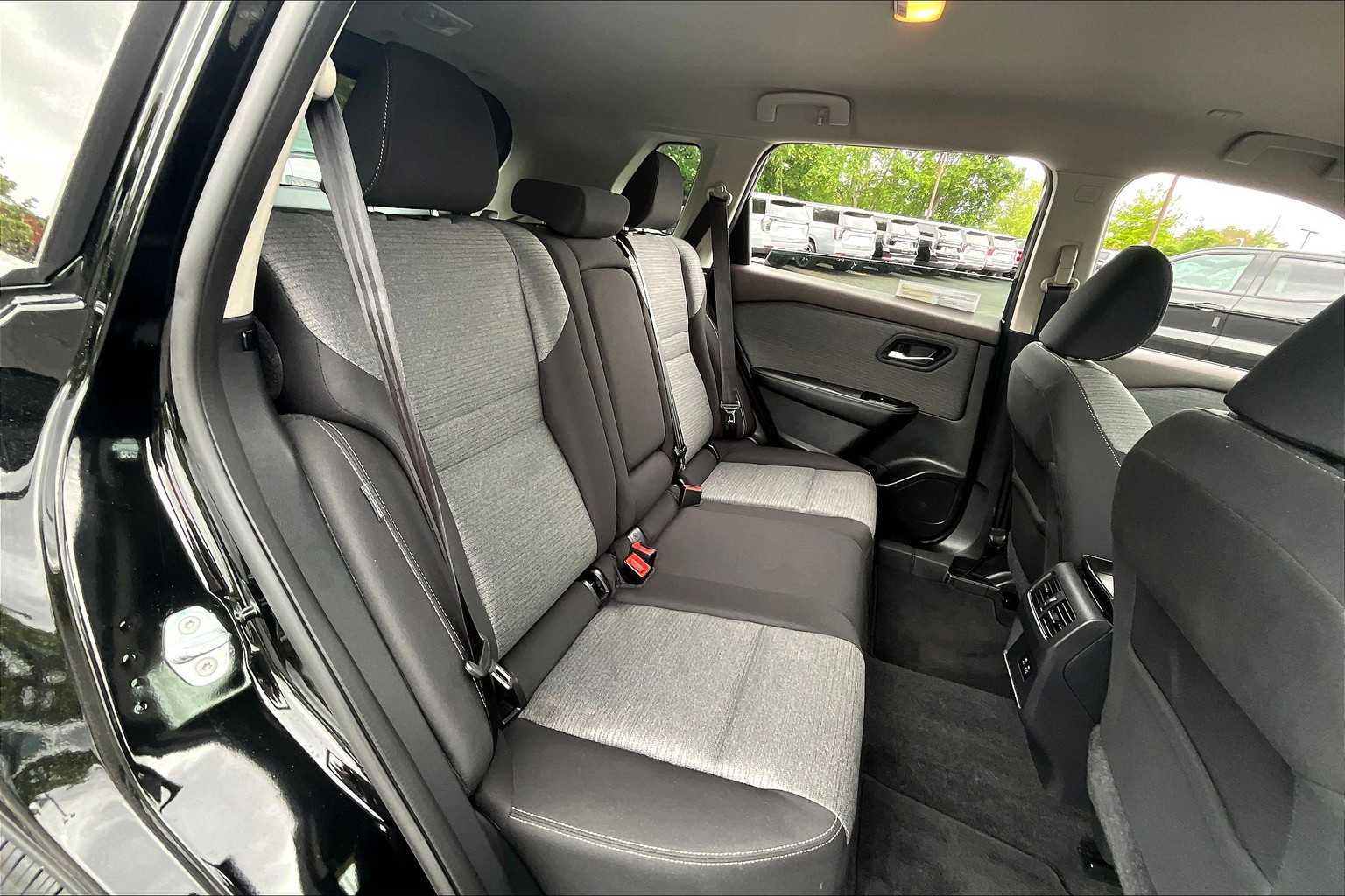 2022 Nissan Rogue SV - Photo 15