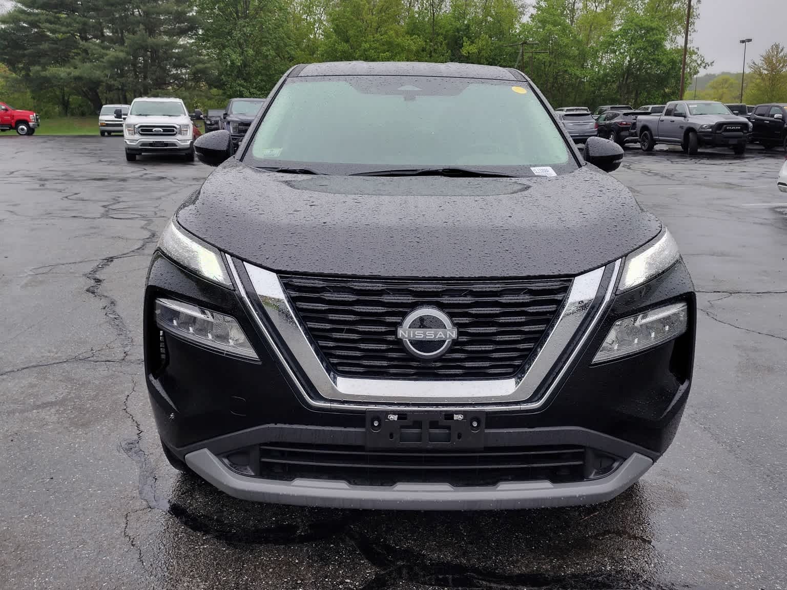 2022 Nissan Rogue SV - Photo 2