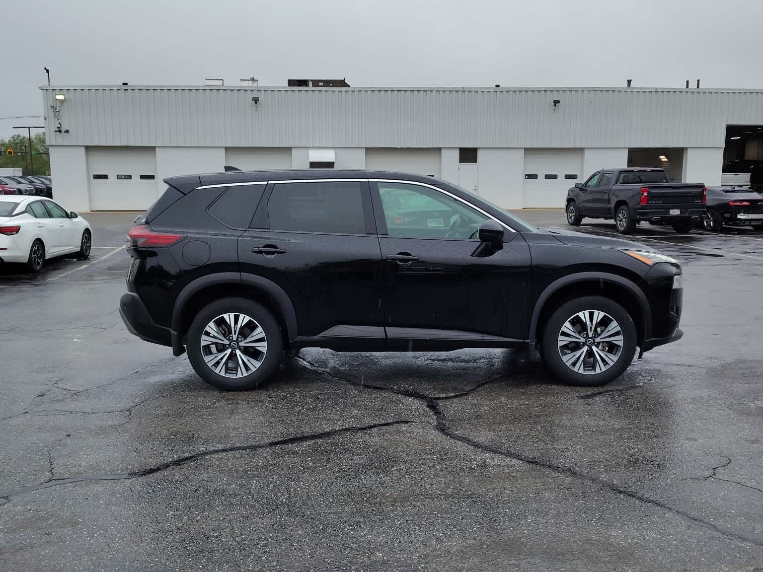 2022 Nissan Rogue SV - Photo 8