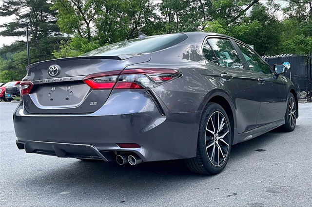 2022 Toyota Camry SE - Photo 4
