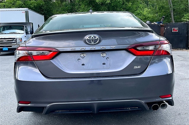 2022 Toyota Camry SE - Photo 5