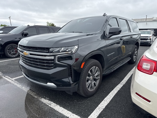 2024 Chevrolet Suburban LT - Photo 3
