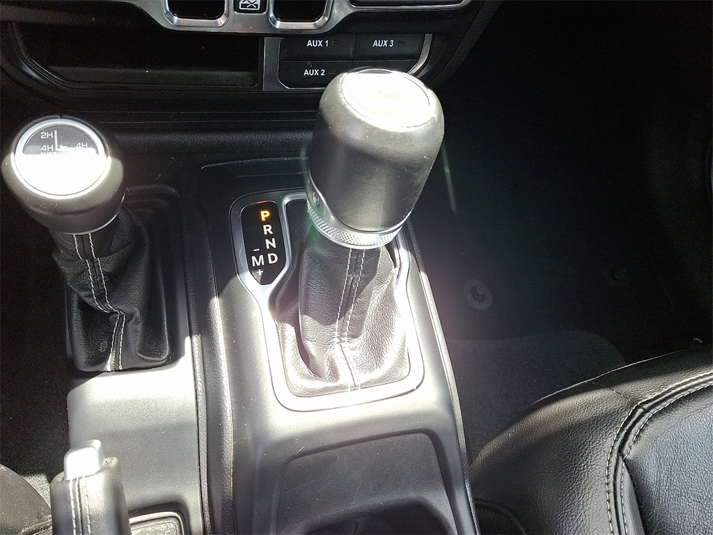 2023 Jeep Wrangler Sahara 4xe - Photo 14