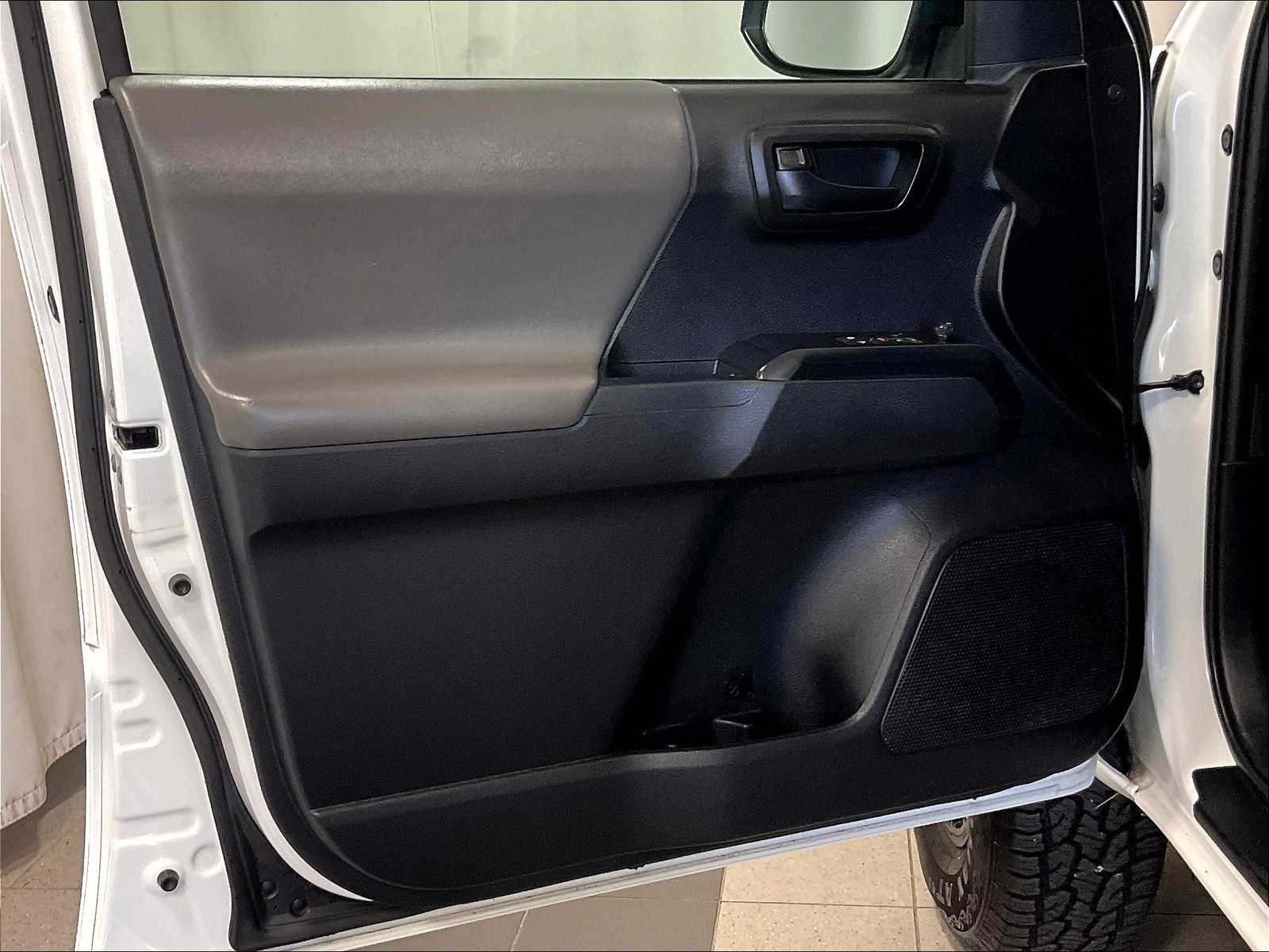2022 Toyota Tacoma SR - Photo 9
