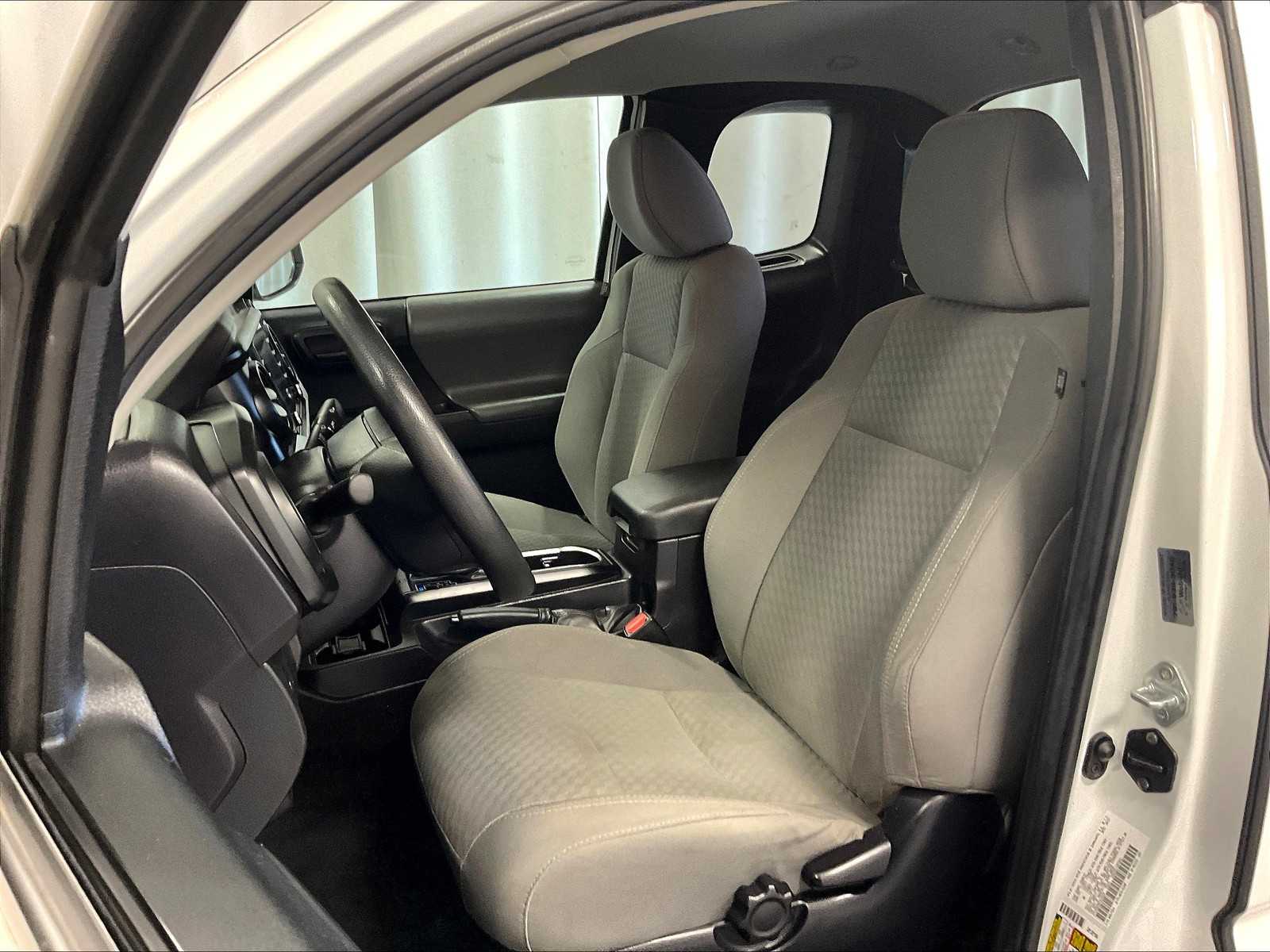 2022 Toyota Tacoma SR - Photo 10