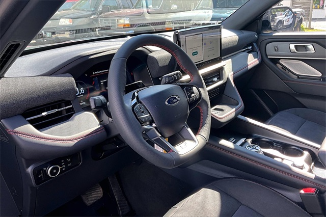 2025 Ford Explorer ST - Photo 7