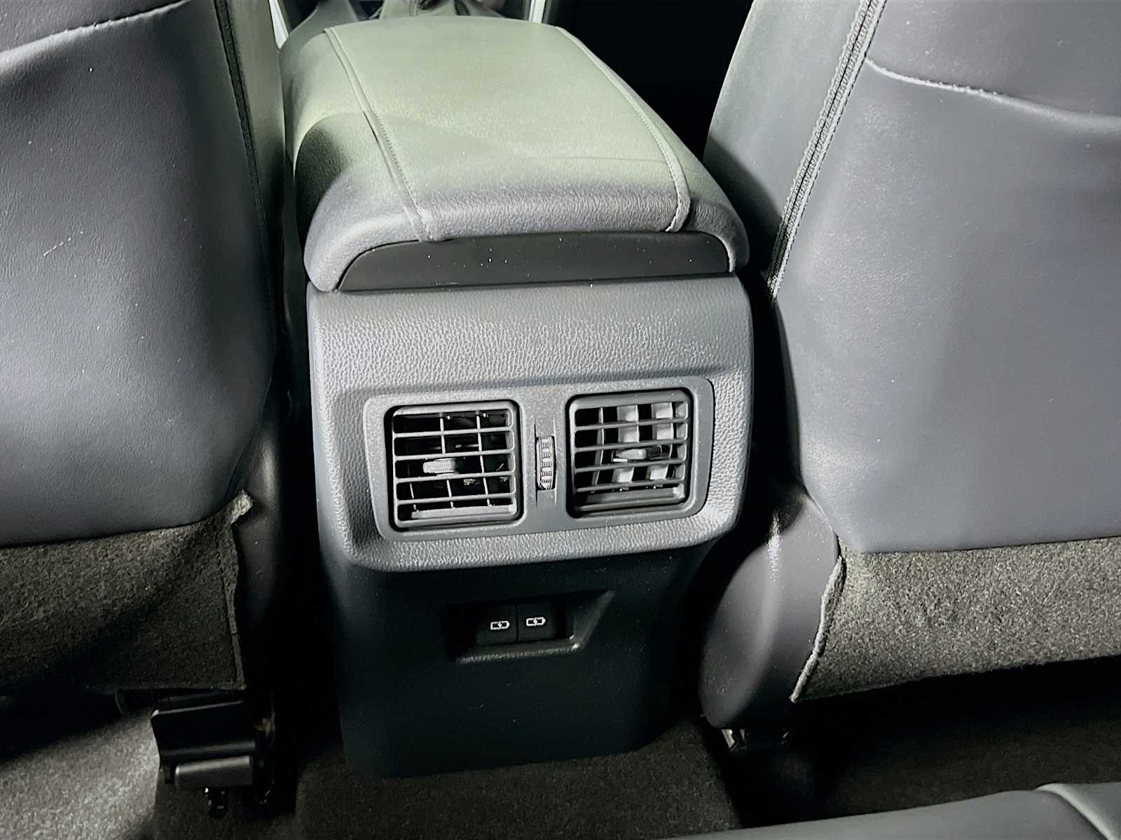 2023 Toyota Venza XLE - Photo 25