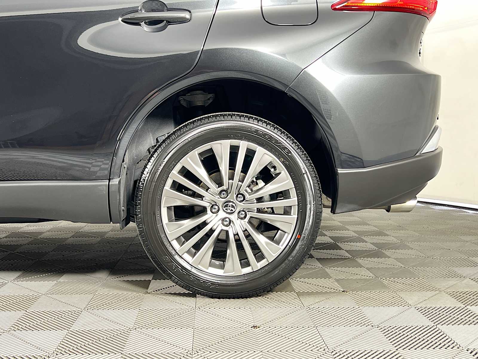 2023 Toyota Venza XLE - Photo 31