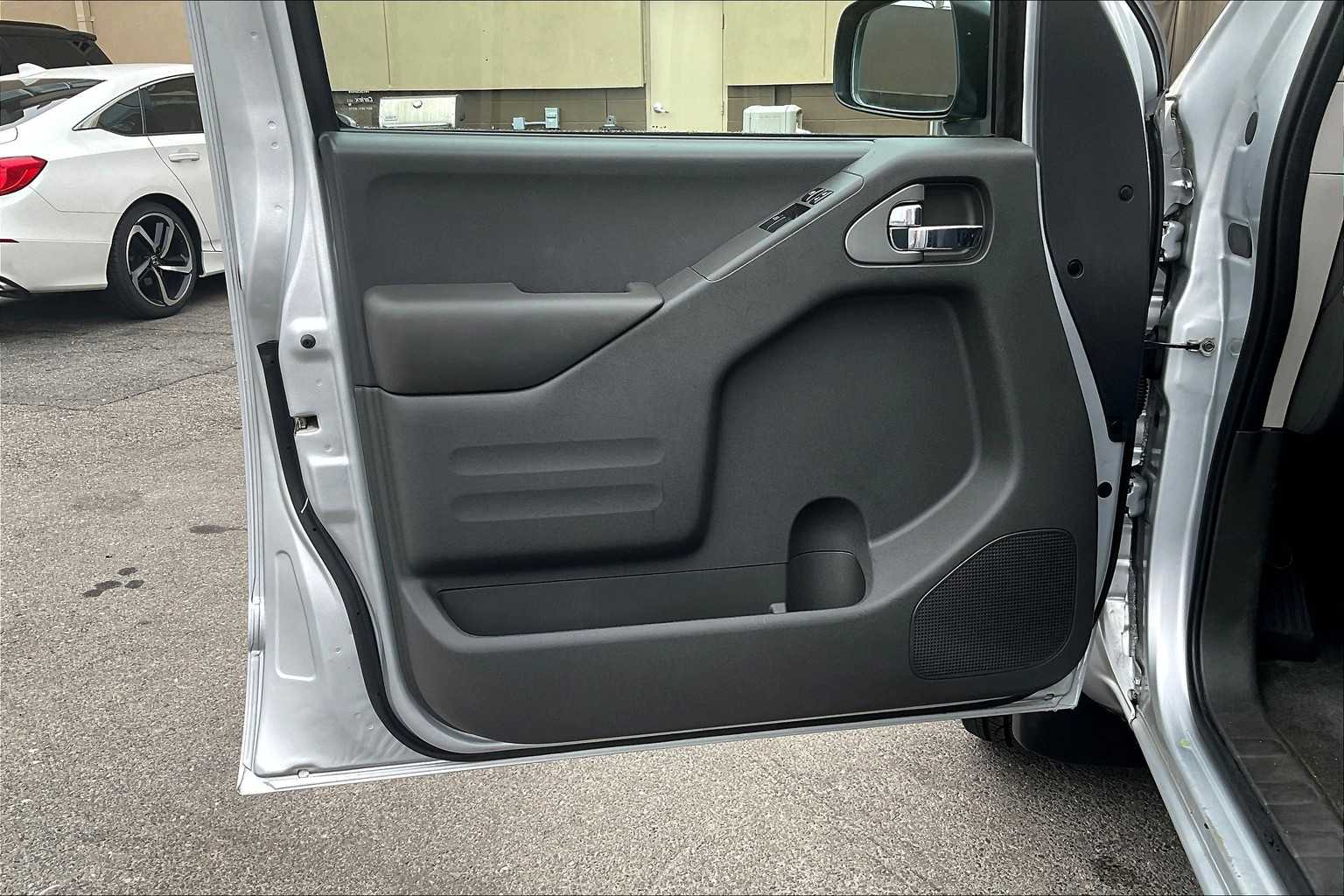 2018 Nissan Frontier SV V6 - Photo 8