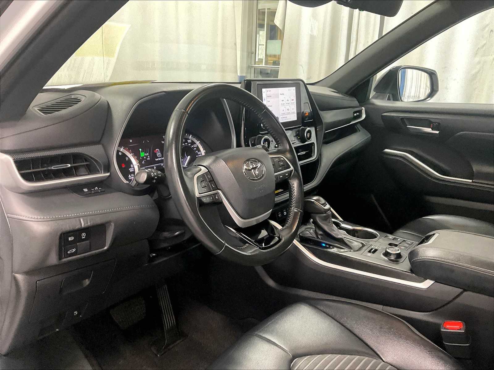 2023 Toyota Highlander XSE - Photo 8