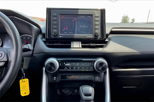 2021 Toyota RAV4 LE - Photo 17